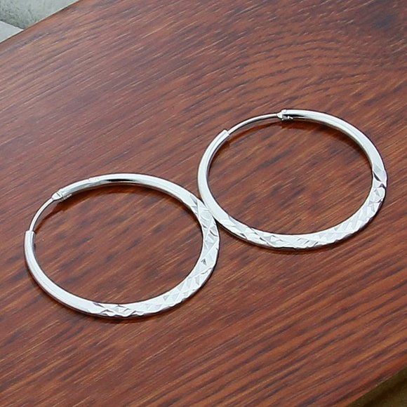 New 18K White Gold Diamond Cut Round Hoop Earrings - Picture 3 of 5